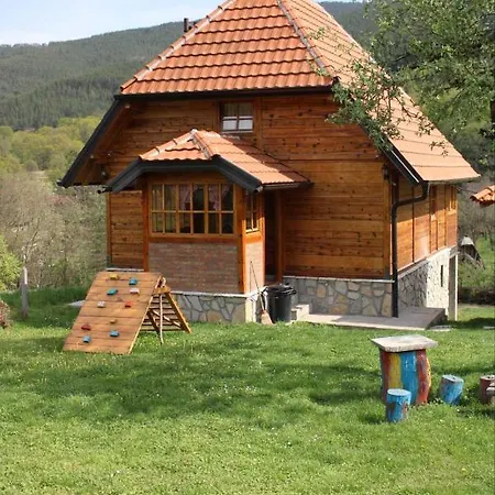 Kuca Karajic * Kremna