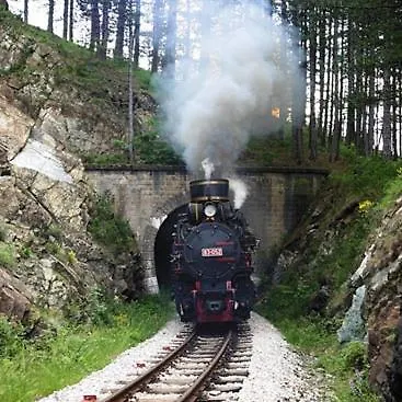 Kuca Karajic * Kremna